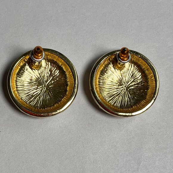 Designer vibes  White Enamel Flower Brooch & Earrings Set - Picture 3 of 3